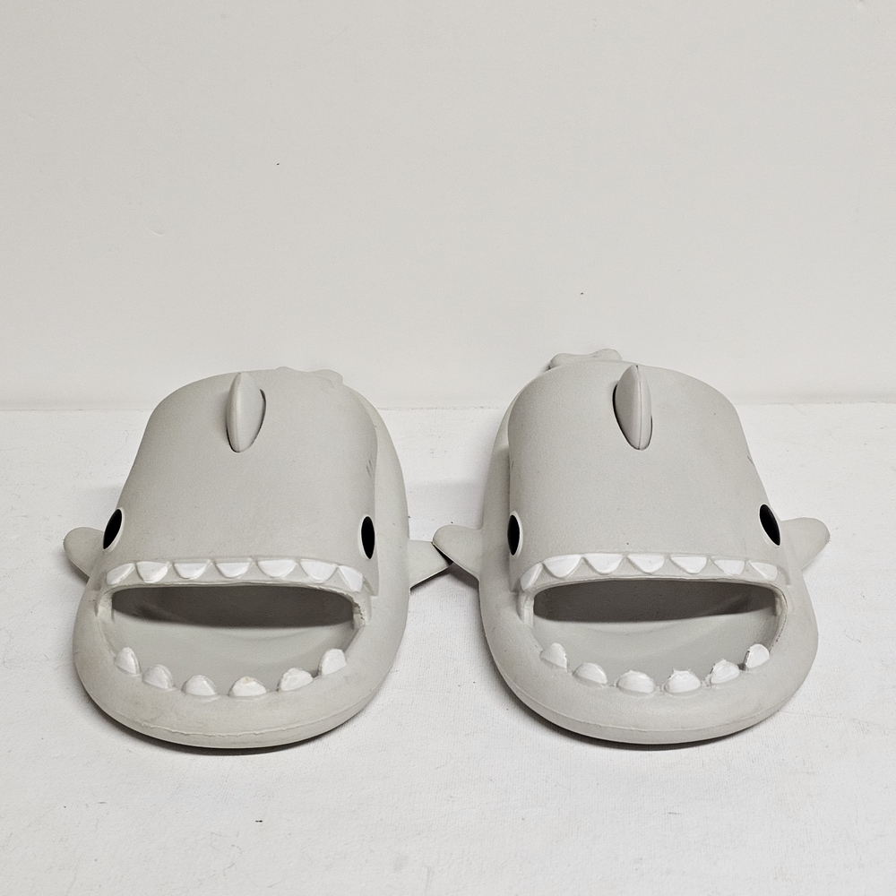 Crayon Friends Shark Slide Sandals Grey EU 40–41 Novelty Open Toe